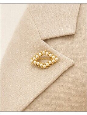 Vintage Faux Pearl Oval Brooch Gold Tone Classic Pin